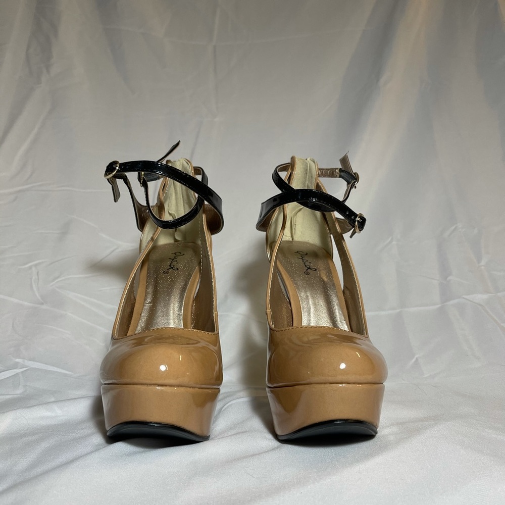 NWOT Qupid Heels